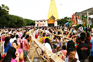 Mon Songkran Festival