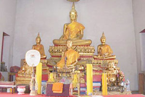 Wat Lakhon Tham