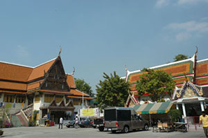 Wat Lat Bua Khao (Bang Kho Laem)