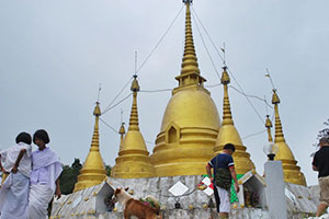 Wat Muang Rae Phi Lok