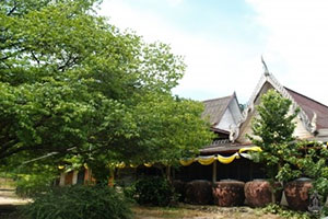 Wat Khao Charoen Suk
