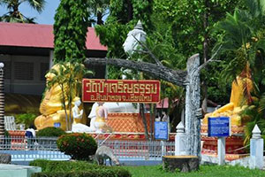 Wat Pa Charoen Tham