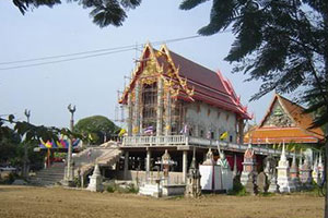 Wat Ko Charoen Tham