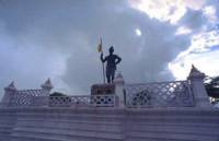 Pho Khun Pha Muang Monument