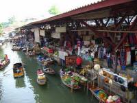 Ladplee Floating Market