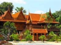 Wat Klai Kangwon (Khao Saraphat Si Charoen Tham)