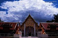 Wat Boon Rueang (Dok Phrao)