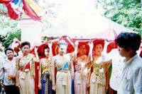 Pha Hom Aong Phra Samut Jedi Tradition