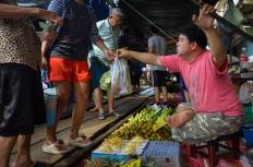 Mae Klong Railway Market (Rom Hoop Market)