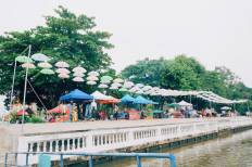 Wat San Phet Floating Market