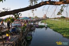 Sa Phan Khong Floating Market