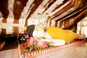 Wat Sawang Arom (Wat Tham Si Thon)