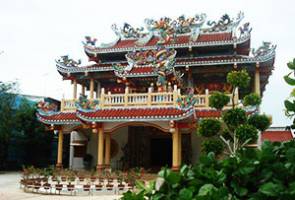 Chao Por Kaew Shrine