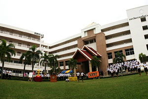 Far Eastern University (Airport Intersection)