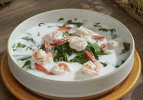 Boiled Liang leaves with Coconut Milk and Fresh Shrimp